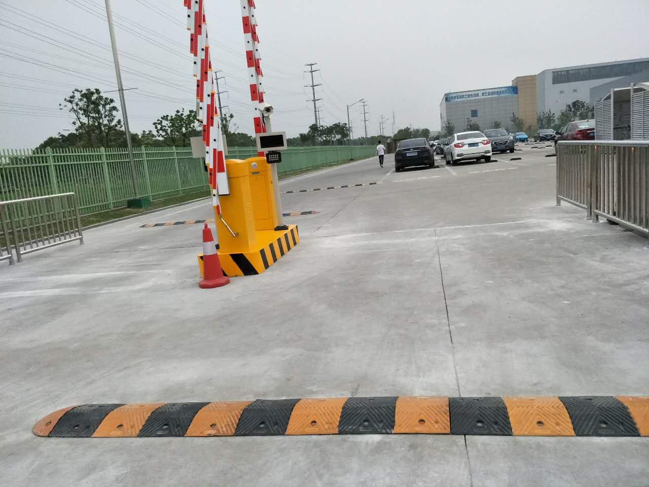 停车场一进一出